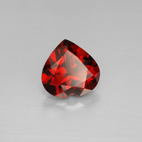 Granato Almandino Rosso scuro naturale da 1.42 ct, A forma di cuore, VVS