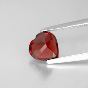 Granato Almandino Rosso scuro naturale da 1.64 ct, A forma di cuore, VVS-VS