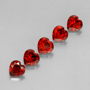 Granato almandino naturale rosso da  ct, a forma di cuore, VS