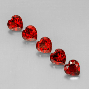 Granato almandino naturale rosso da  ct, a forma di cuore, VS