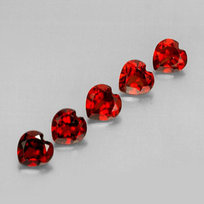 Granato almandino naturale rosso da  ct, a forma di cuore, VS