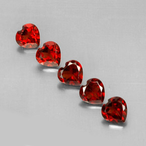 Granato almandino naturale rosso da  ct, a forma di cuore, VS