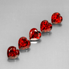 Granato almandino naturale rosso da  ct, a forma di cuore, VS