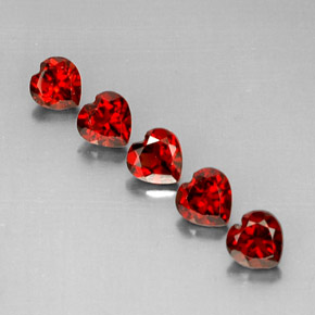Granato almandino naturale rosso da  ct, a forma di cuore, VS