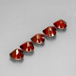 Granato almandino naturale rosso da  ct, a forma di cuore, VS