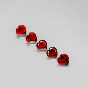 Granato almandino naturale rosso da  ct, a forma di cuore, VS