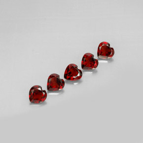 Granato almandino naturale rosso da  ct, a forma di cuore, VS