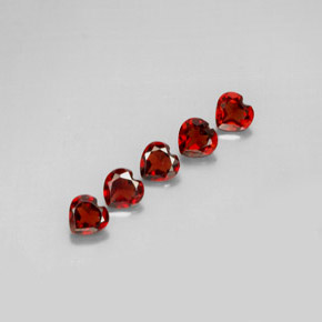 Granato almandino naturale rosso da  ct, a forma di cuore, VS