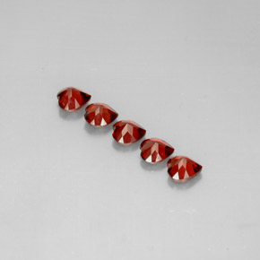 Granato almandino naturale rosso da  ct, a forma di cuore, VS