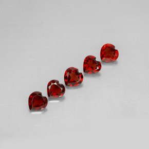 Granato almandino naturale rosso da  ct, a forma di cuore, VS