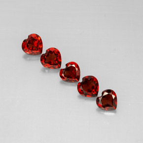 Granato almandino naturale rosso da  ct, a forma di cuore, VS