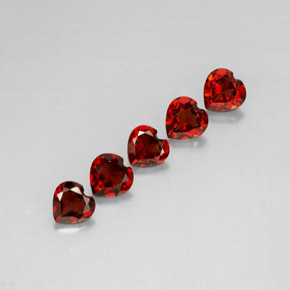 Granato almandino naturale rosso da  ct, a forma di cuore, VS