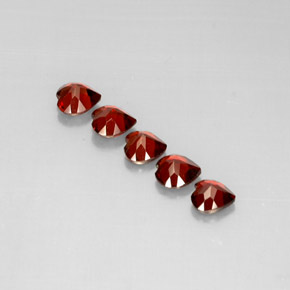 Granato almandino naturale rosso da  ct, a forma di cuore, VS