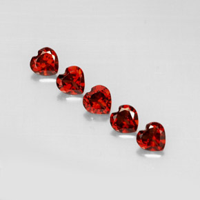 Granato almandino naturale rosso da  ct, a forma di cuore, VS