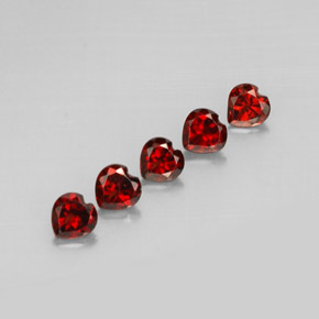 Granato almandino naturale rosso da  ct, a forma di cuore, VS