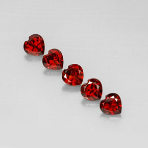 Granato almandino naturale rosso da  ct, a forma di cuore, VS
