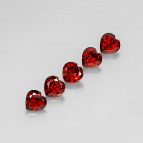 Granato almandino naturale rosso da  ct, a forma di cuore, VS