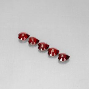 Granato almandino naturale rosso da  ct, a forma di cuore, VS