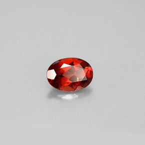 Granato Almandino Rosso scuro naturale da 0.90 ct, Taglio ovale, VVS-VS
