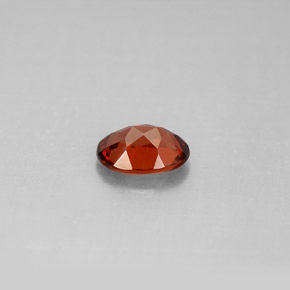 Granato Almandino Rosso scuro naturale da 0.90 ct, Taglio ovale, VVS-VS