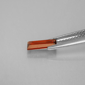 Granato Almandino Rosso arancione naturale da 0.71 ct, Taglio a baguette, VS
