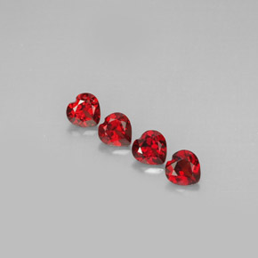 Granato almandino naturale rosso da  ct, a forma di cuore, VVS-VS