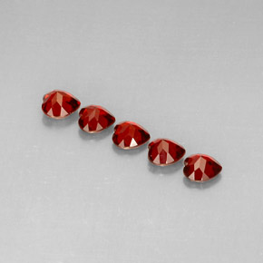 Granato almandino naturale rosso da  ct, a forma di cuore, VVS-VS