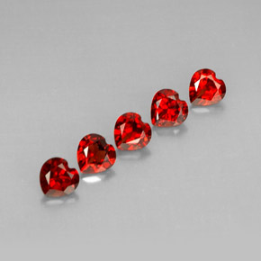 Granato almandino naturale rosso da  ct, a forma di cuore, VVS-VS
