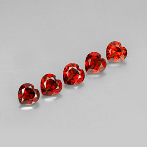 Granato almandino naturale rosso da  ct, a forma di cuore, VVS-VS