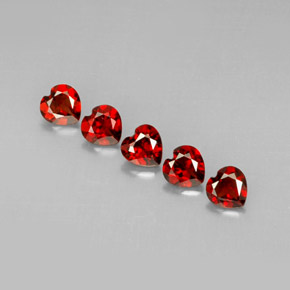 Granato almandino naturale rosso da  ct, a forma di cuore, VVS-VS