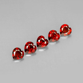Granato almandino naturale rosso da  ct, a forma di cuore, VVS-VS