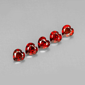 Granato almandino naturale rosso da  ct, a forma di cuore, VVS-VS