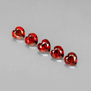 Granato almandino naturale rosso da  ct, a forma di cuore, VVS-VS