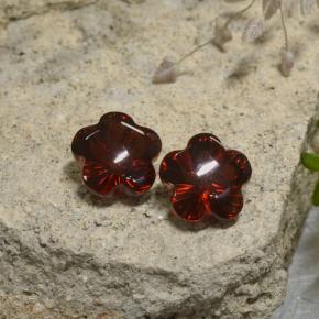 Granato almandino naturale rosso da  ct, taglio fiore, traslucido