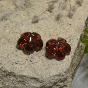 Granato almandino naturale rosso da 3,47 ct, taglio fiore, traslucido