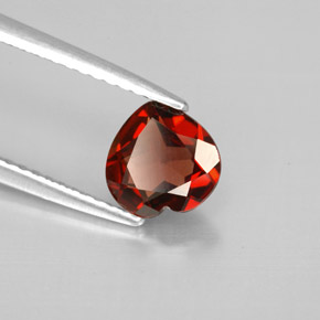 Granato Almandino Rosso scuro naturale da 1.03 ct, A forma di cuore, VS