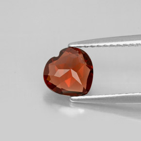 Granato Almandino Rosso scuro naturale da 1.03 ct, A forma di cuore, VS