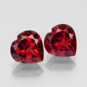 Granato almandino naturale rosso da  ct, a forma di cuore, VS