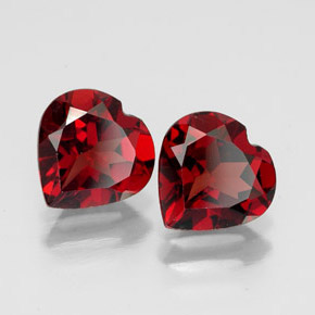 Granato almandino naturale rosso da  ct, a forma di cuore, VVS-VS