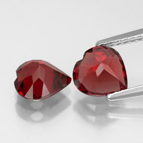 Granato almandino naturale rosso da  ct, a forma di cuore, VVS-VS