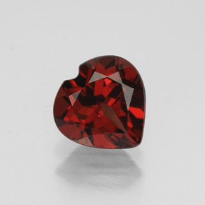 Granato almandino rosso intenso naturale da 1,53 ct, a forma di cuore, VVS