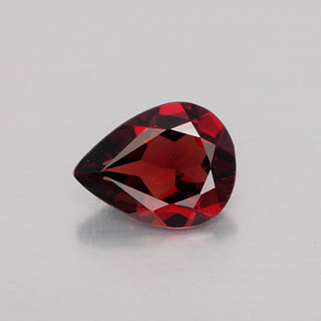 Granato Almandino Rosso scuro naturale da 1.65 ct, Forma a pera, VVS