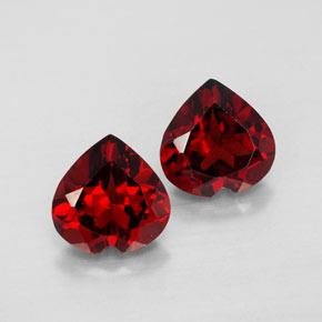 Granato almandino naturale rosso da  ct, a forma di cuore, VVS-VS