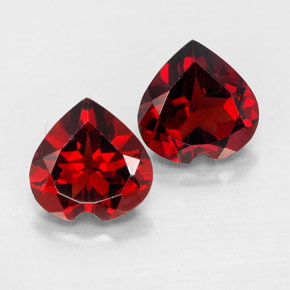Granato almandino naturale rosso da  ct, a forma di cuore, VVS-VS