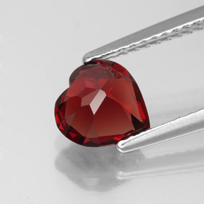Granato almandino naturale rosso da 1,44 ct, a forma di cuore, VVS
