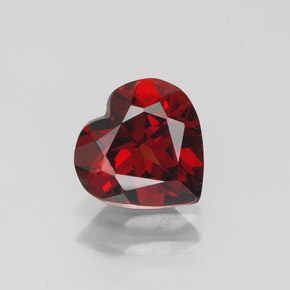 Granato Almandino Rosso scuro naturale da 1.33 ct, A forma di cuore, VVS