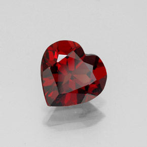 Granato Almandino Rosso scuro naturale da 1.33 ct, A forma di cuore, VVS