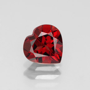Granato Almandino Rosso scuro naturale da 1.39 ct, A forma di cuore, VVS