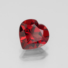 Granato Almandino Rosso scuro naturale da 1.39 ct, A forma di cuore, VVS