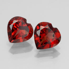Granato almandino naturale rosso da  ct, a forma di cuore, VVS-VS